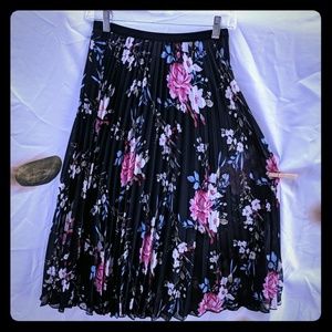 White House Black market floral skirt pleated XS
